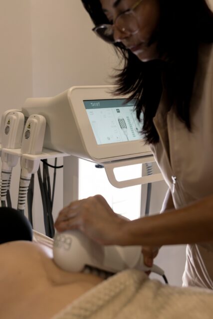 TANIT aesthetic es una plataforma única y revolucionaria que realiza una activación interna para estimular el metabolismo y eliminar toxinas así como un trabajo externo en los tejidos con el objetivo de esculpir la figura.

Descúbrela en c/ Alemania 78, Las Palmas de GC.

-
#centroestetico #bienestar #laspalmasdegrancanaria