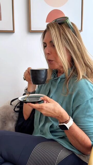 En Root Beauty Lab creemos en una forma de belleza más consciente, más real y más tuya.

Por eso empezamos escuchándote. Porque cada piel tiene su historia, sus necesidades y su propio ritmo. Y porque los mejores resultados no nacen de fórmulas genéricas, sino de tratamientos pensados desde ti.

Unimos tecnología estética no invasiva, técnicas manuales y cosmética de origen botánico para cuidar tu belleza natural desde el respeto, la armonía y el bienestar.

Este no es solo un lugar donde venir a tratar tu piel. Es un espacio para parar, respirar y volver a ti.
Cada sesión es un ritual.
Cada visita, un momento tuyo.

Te esperamos en Root Beauty Lab, tu rincón de belleza consciente en Las Palmas de Gran Canaria. 🌿

📍 C/ Alemania 78
📞 608 900 350
🕒 Lun–Vie · 11:00–19:00
🤍 Reserva en el enlace de la bio